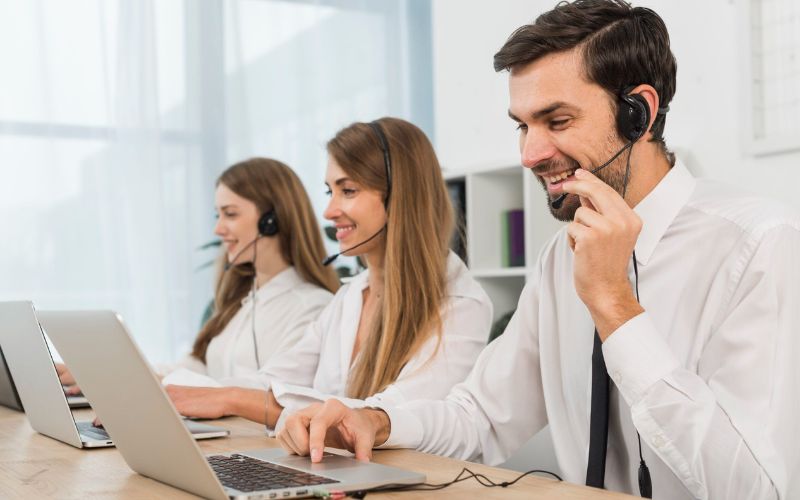 Đội ngũ cham sóc khách hàng của LocdaTV luôn hỗ trợ nhiệt tình 