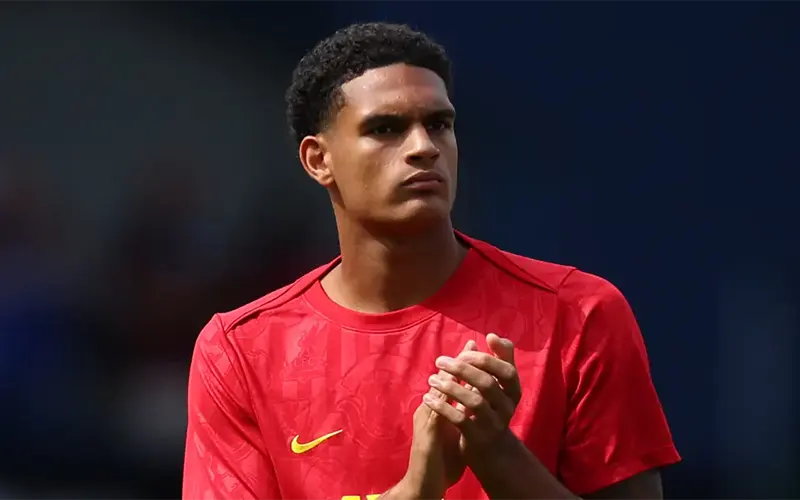 Liverpool có quyền mua lại Quansah từ năm 2027